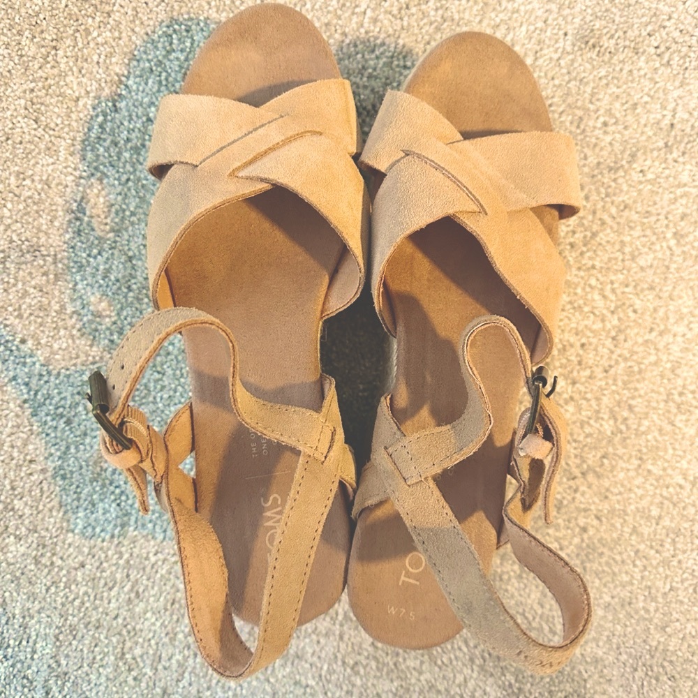 Tom’s Camel Wedges 7.5